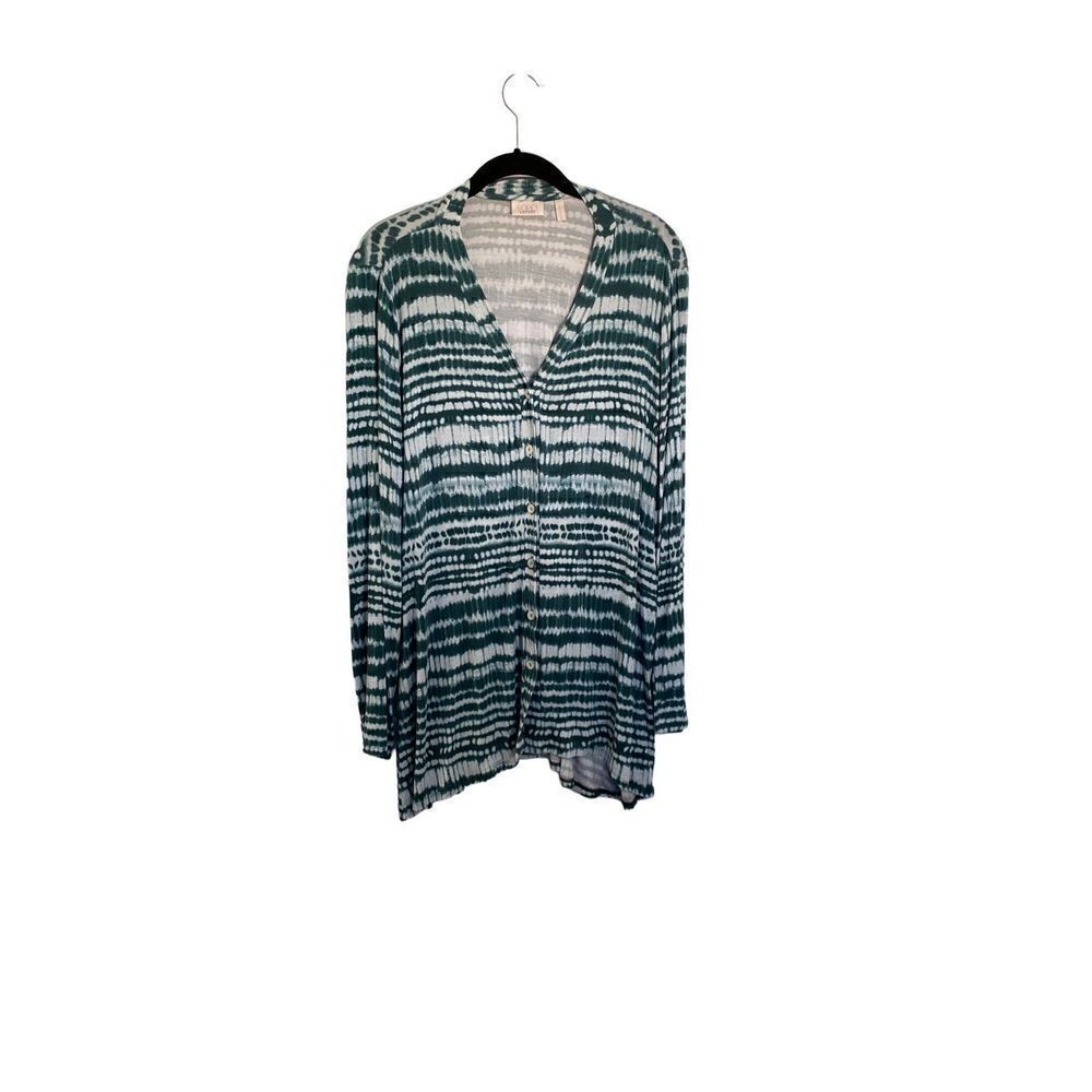 Logo layers by Lori Goldstein, women’s green and white cardigan size large 